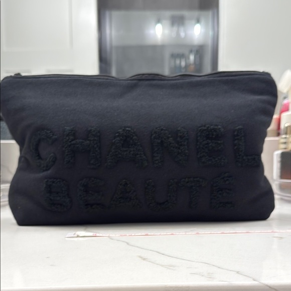 Chanel Black Cosmetic Pouch - Picture 1 of 2